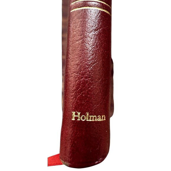 The Holy Bible New International Version Holman Premium Bonded Leather Bookmark - Picture 4 of 12